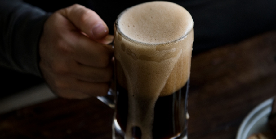 overflowing pint beer